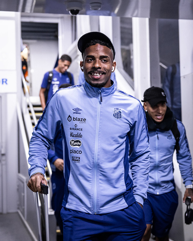 Técnico Fábio Carille têm dúvidas na lateral para definir o Santos