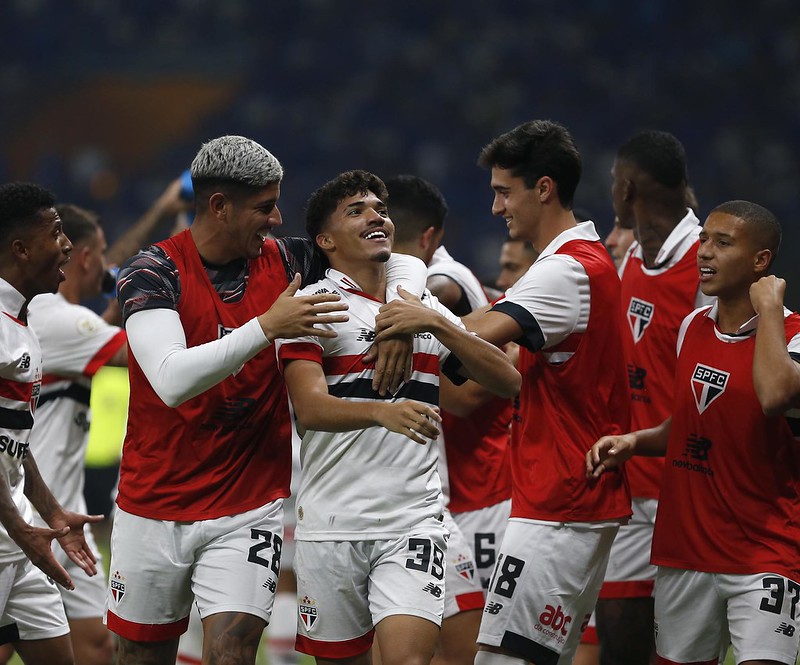 Após vitória no Mineirão, Zubeldia aprova estreias no São Paulo