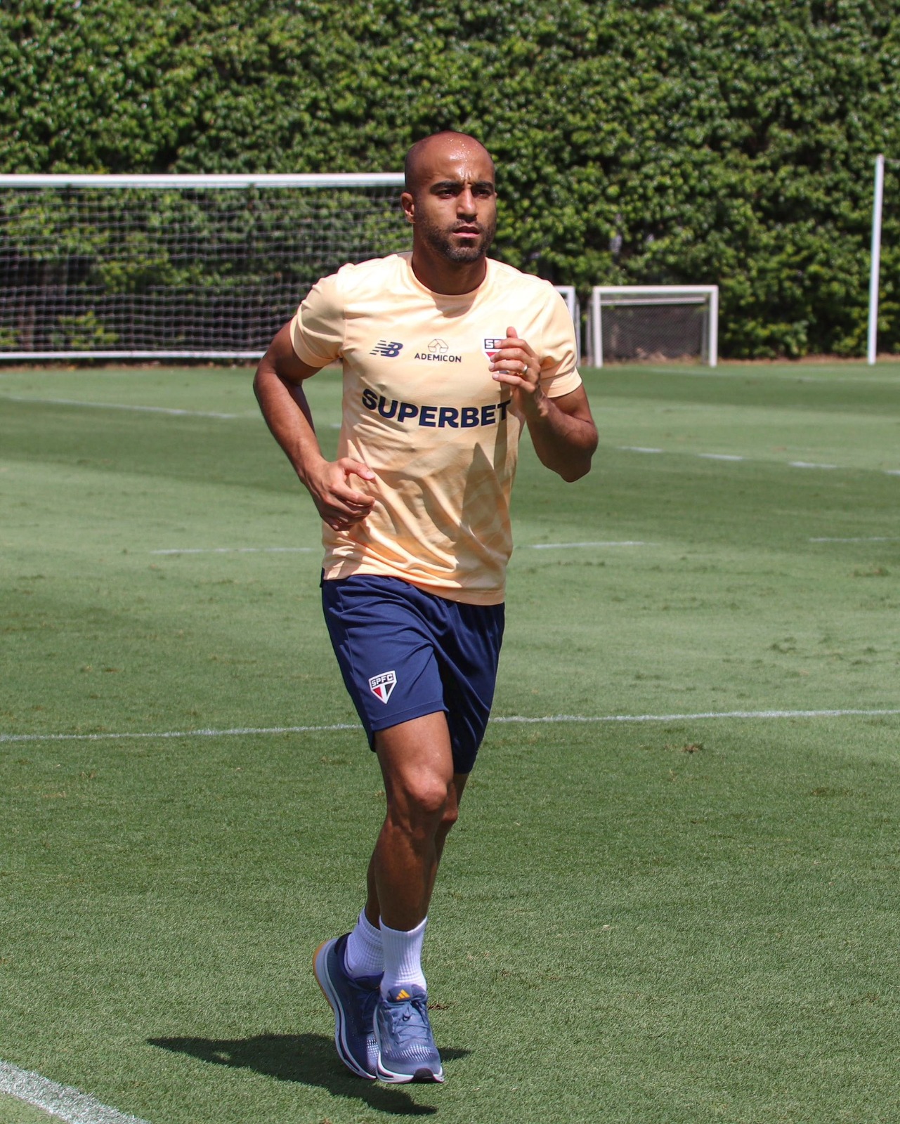 Após derrota e cobrança da torcida, Lucas Moura fala em reação no São Paulo
