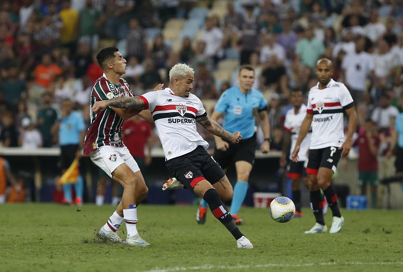 Diretoria do São Paulo vai ao Rio de Janeiro se queixar de arbitragem