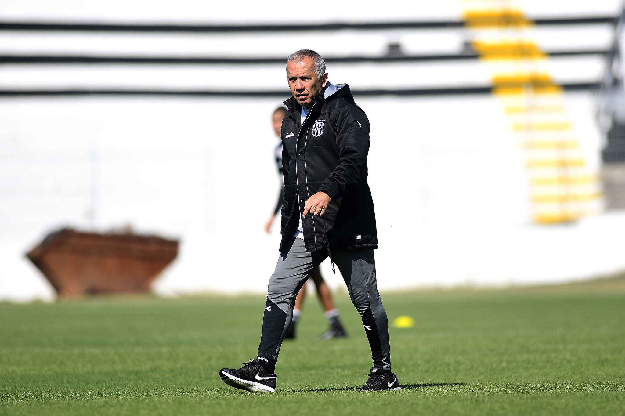 Após derrota no dérbi, Nelsinho Baptista deixa o comando da Ponte Preta