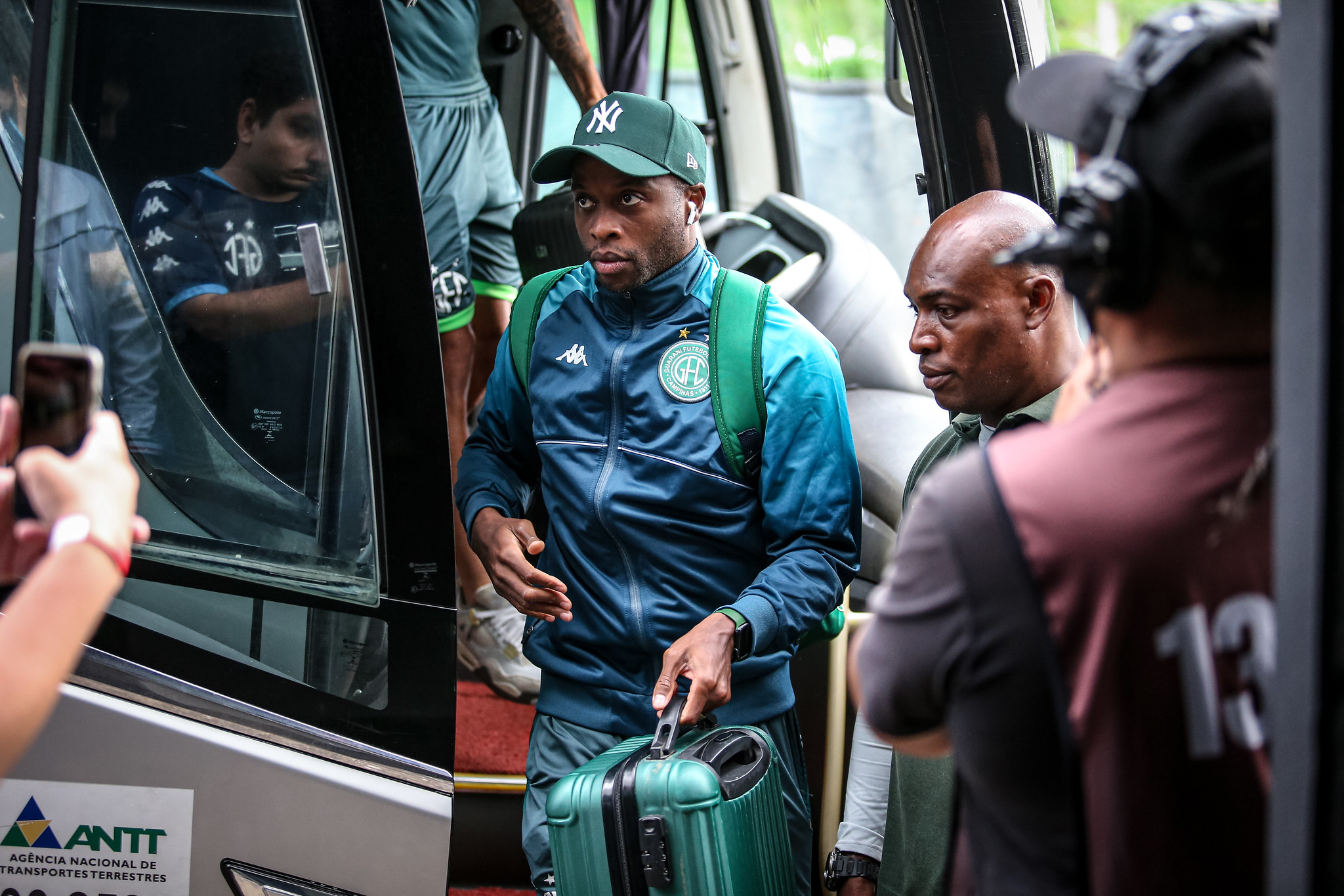 Após vitória no dérbi, Matheus Salustiano projeta sequência do Guarani na Série B