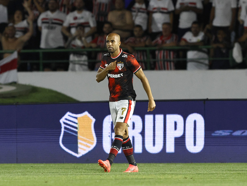 Autor de dois gols, atacante Lucas Moura fala em respostas após vitória sobre o Vasco