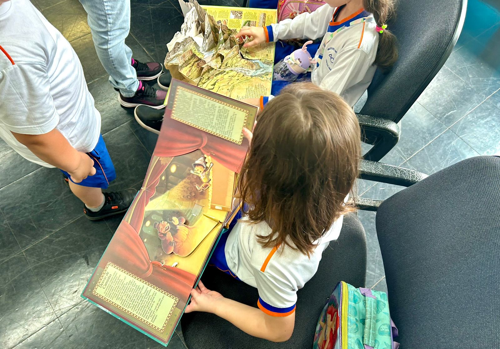 Dia Nacional do Livro: formatos físicos e digitais não são inimigos, diz bibliotecária