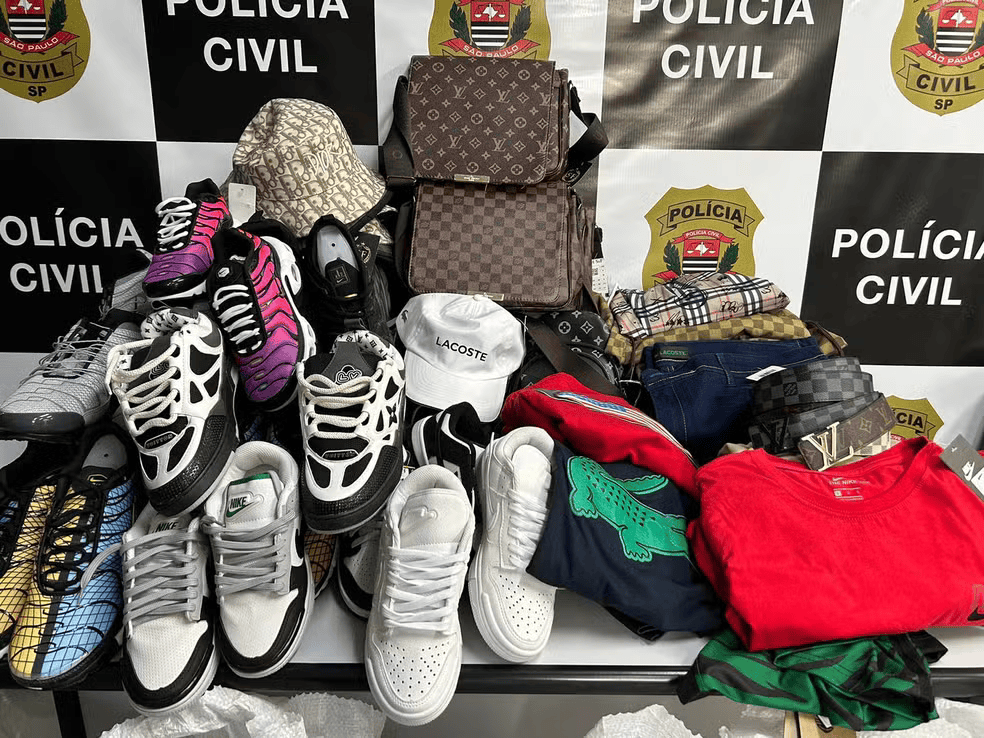 Dois homens são presos em Campinas por venda de roupas de marca e calçados falsificados