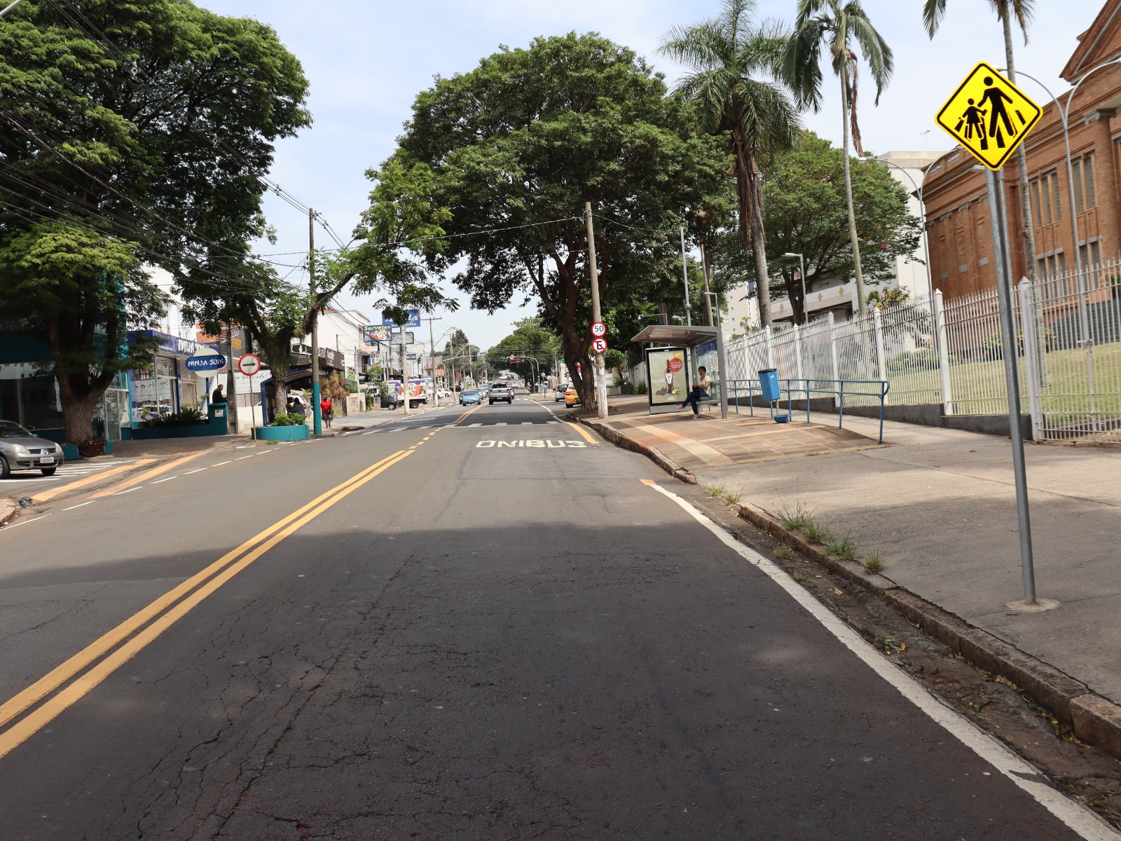 Emdec bloqueia tráfego de veículos em trecho da Avenida Brasil para pavimentação