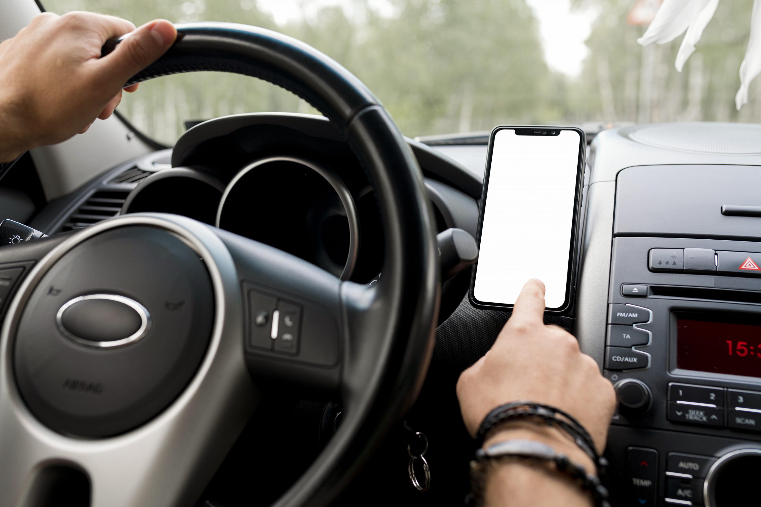 Campinas registra aumento de 27% nas multas por uso de celular ao volante