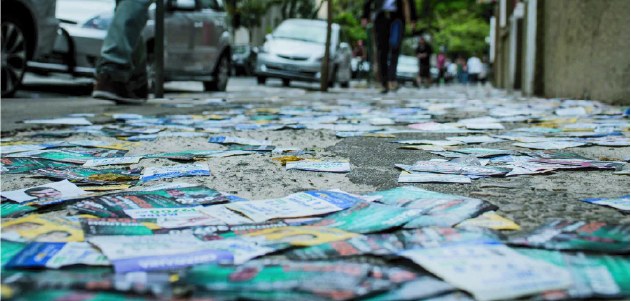 Multa por distribuição de ‘santinhos’ políticos pode chegar a R$ 15 mil