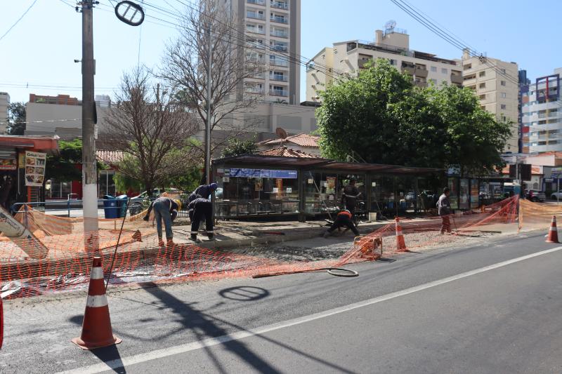 Outro ponto de ônibus da Avenida Brasil vai passar por obras