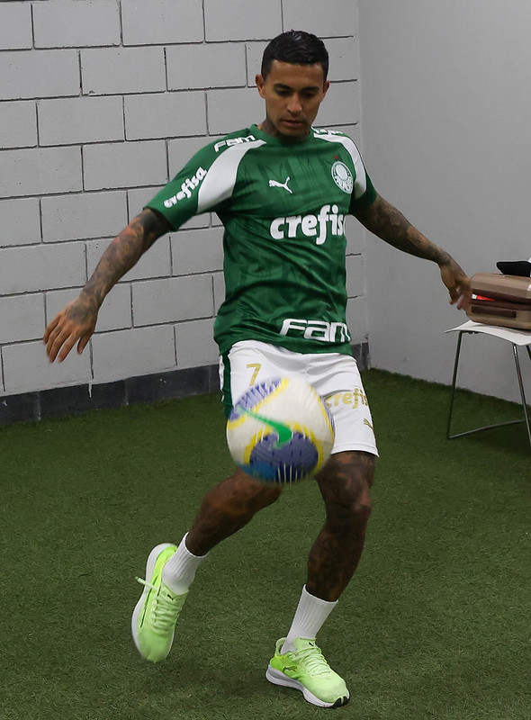Mesmo de folga, jogadores do Palmeiras trabalham na Academia de Futebol