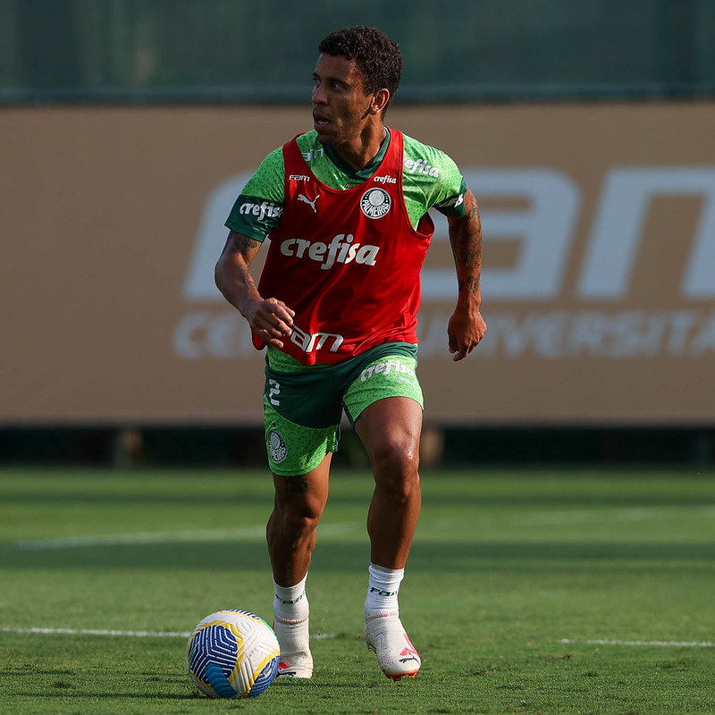 Palmeiras deve ter sucesso em renovação de contrato do lateral Marcos Rocha