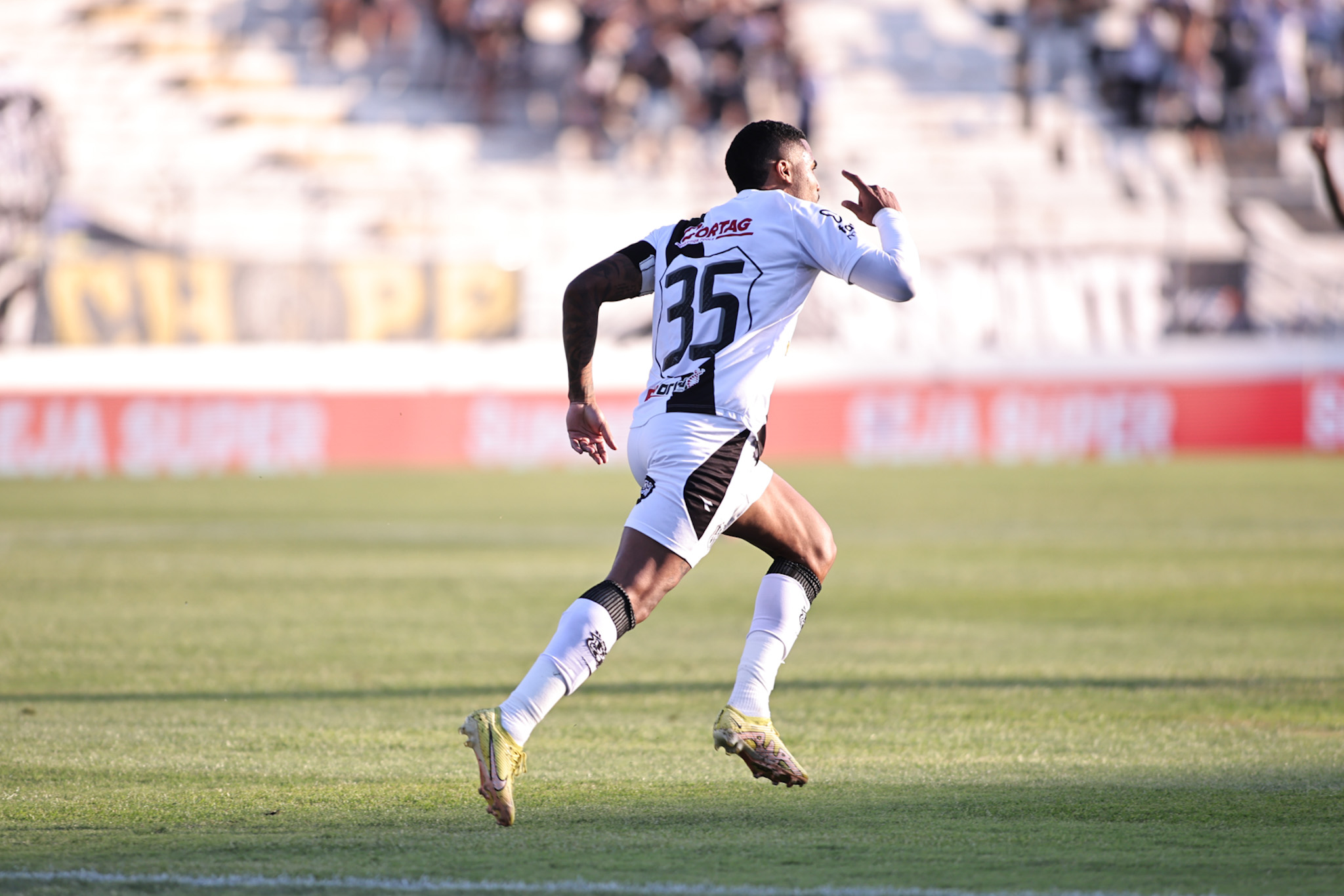 Ponte Preta, enfim, vence e respira na Série B do Campeonato Brasileiro