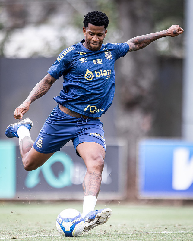 Após derrota, Santos treina em Chapecó e pensa no duelo com Ceará