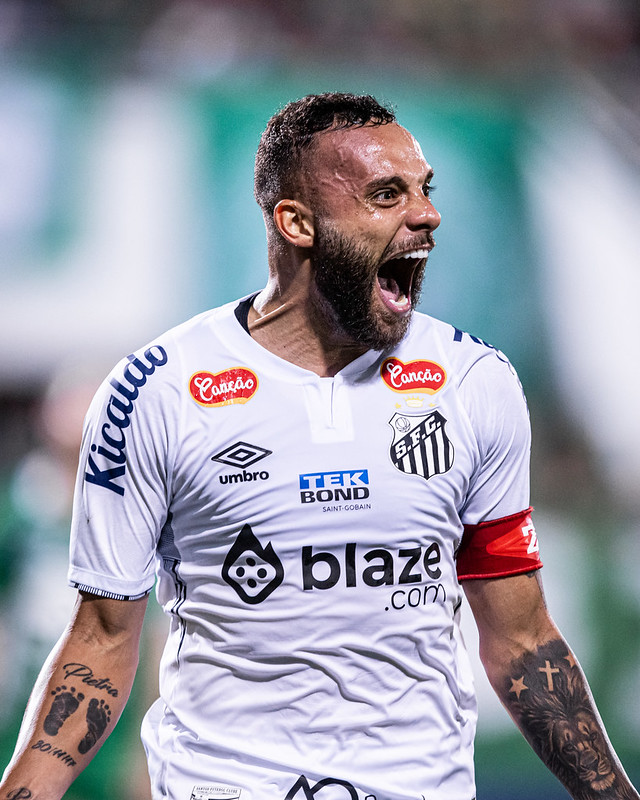 Técnico Fábio Carille culpa falta de concentração do Santos por derrota em Chapecó