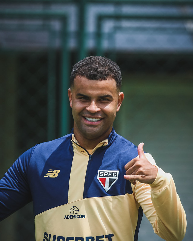 Em recuperação, meio-campo Alisson tem contrato renovado com o São Paulo