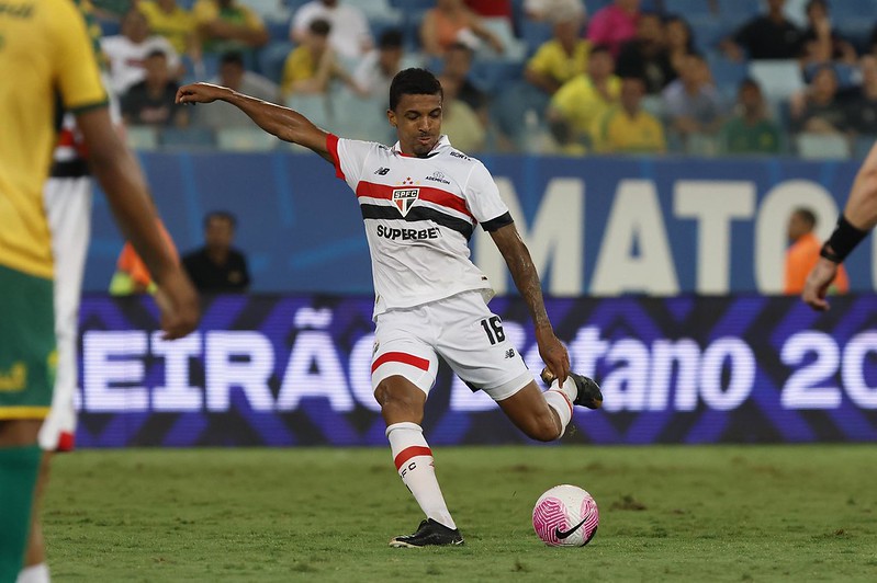 Volante Luiz Gustavo fala em vergonha após tropeço do São Paulo em Cuiabá
