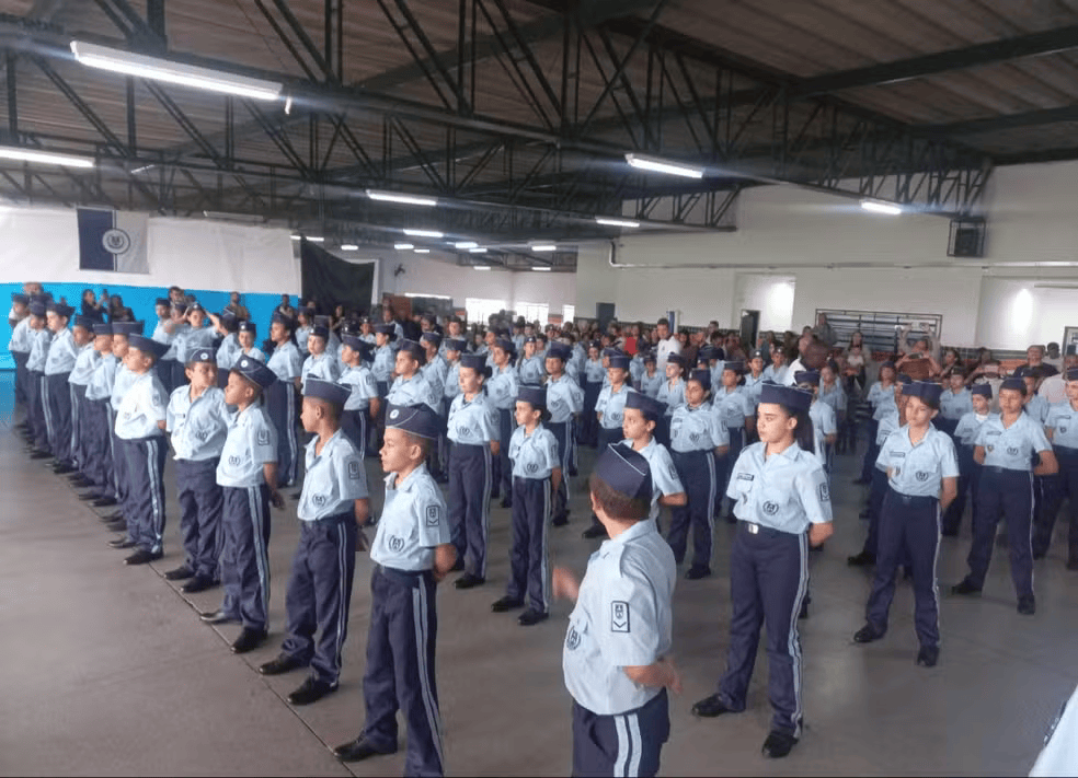 Governo de São Paulo adia programa de escolas cívico-militares e muda previsão de início para 2026