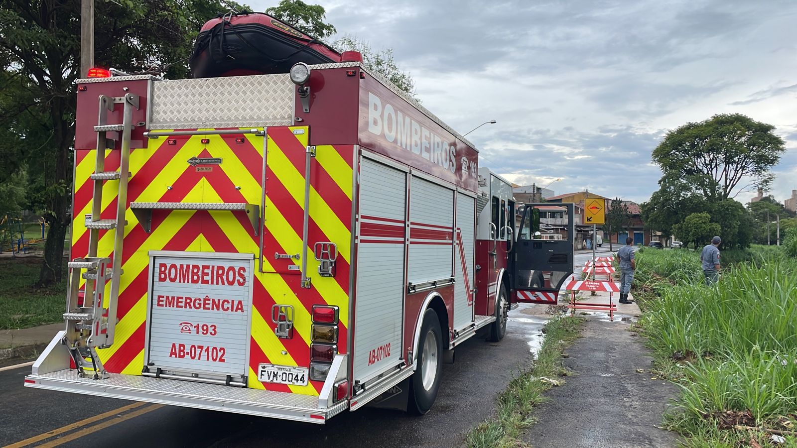 Tempestade em Campinas causa transtornos; Corpo de Bombeiros segue em busca de dois desaparecidos