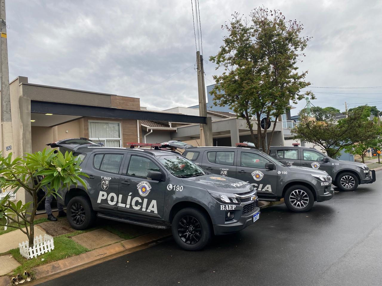 Delegado preso por extorquir empresários continuou dando ordens da cadeia, diz Gaeco