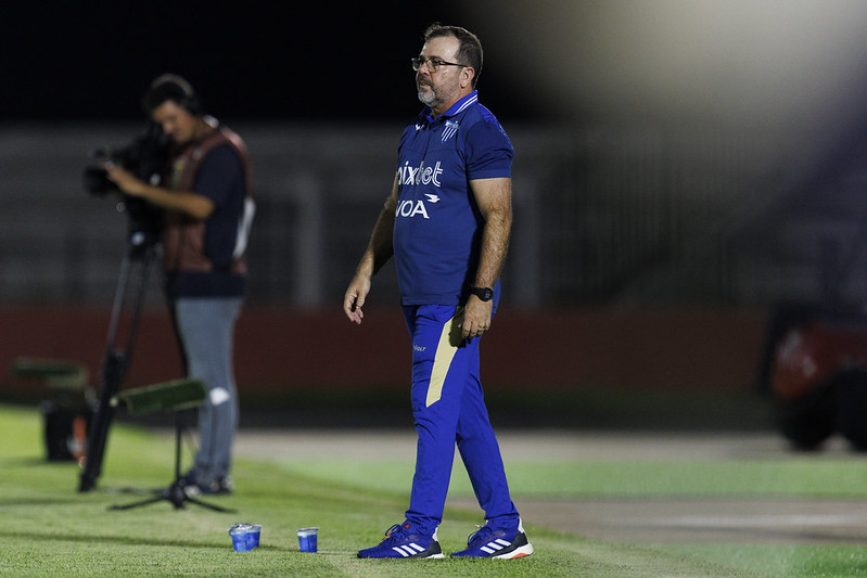Técnico Enderson Moreira exige comprometimento do Avaí contra a Ponte Preta