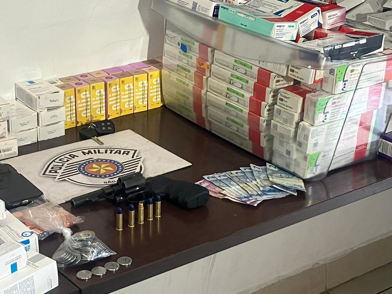 Bandidos roubam mais de R$ 100 mil em produtos de farmácia; um é preso em Sumaré