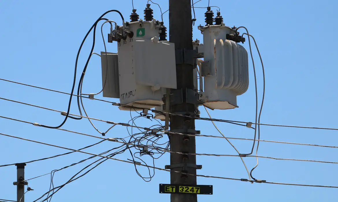Brasil registra mais de 780 mortes por choques elétricos, segundo Abracopel