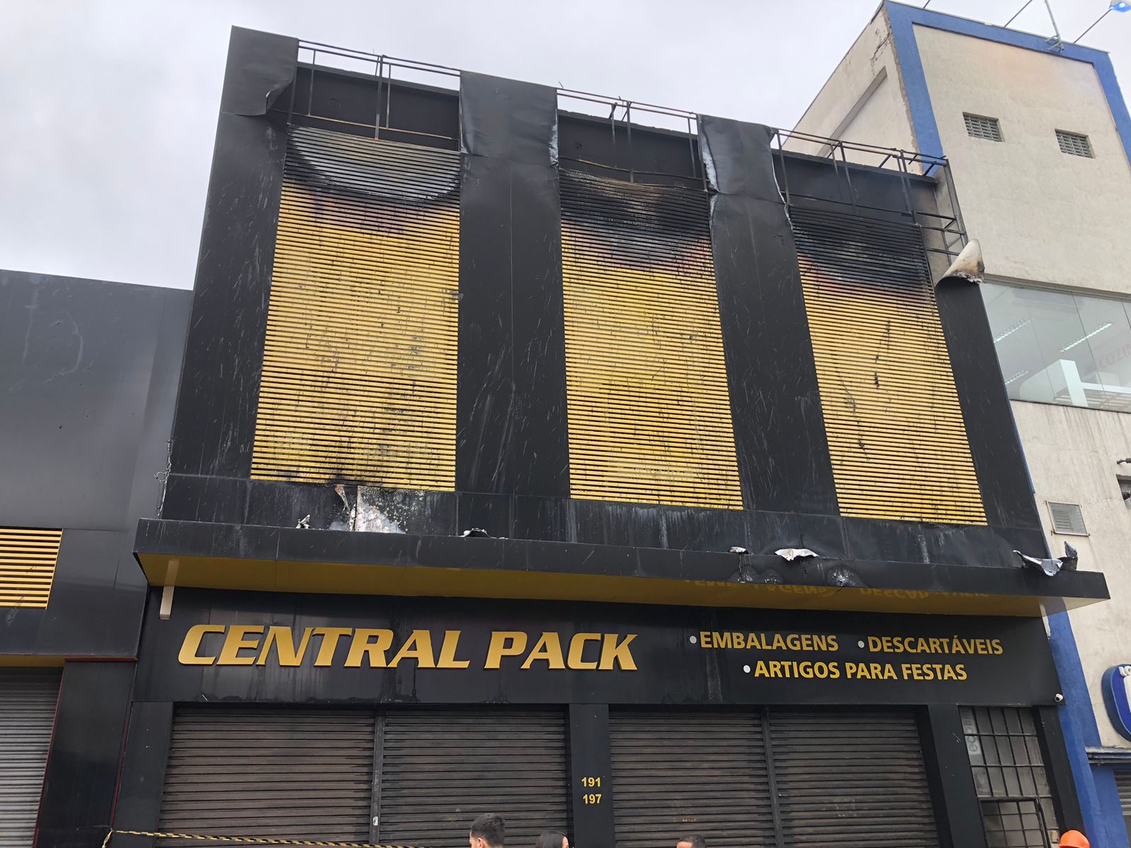 Loja que pegou fogo no Centro de Campinas segue interditada