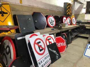 Mais de mil placas de sinalização foram recuperadas neste ano em Campinas