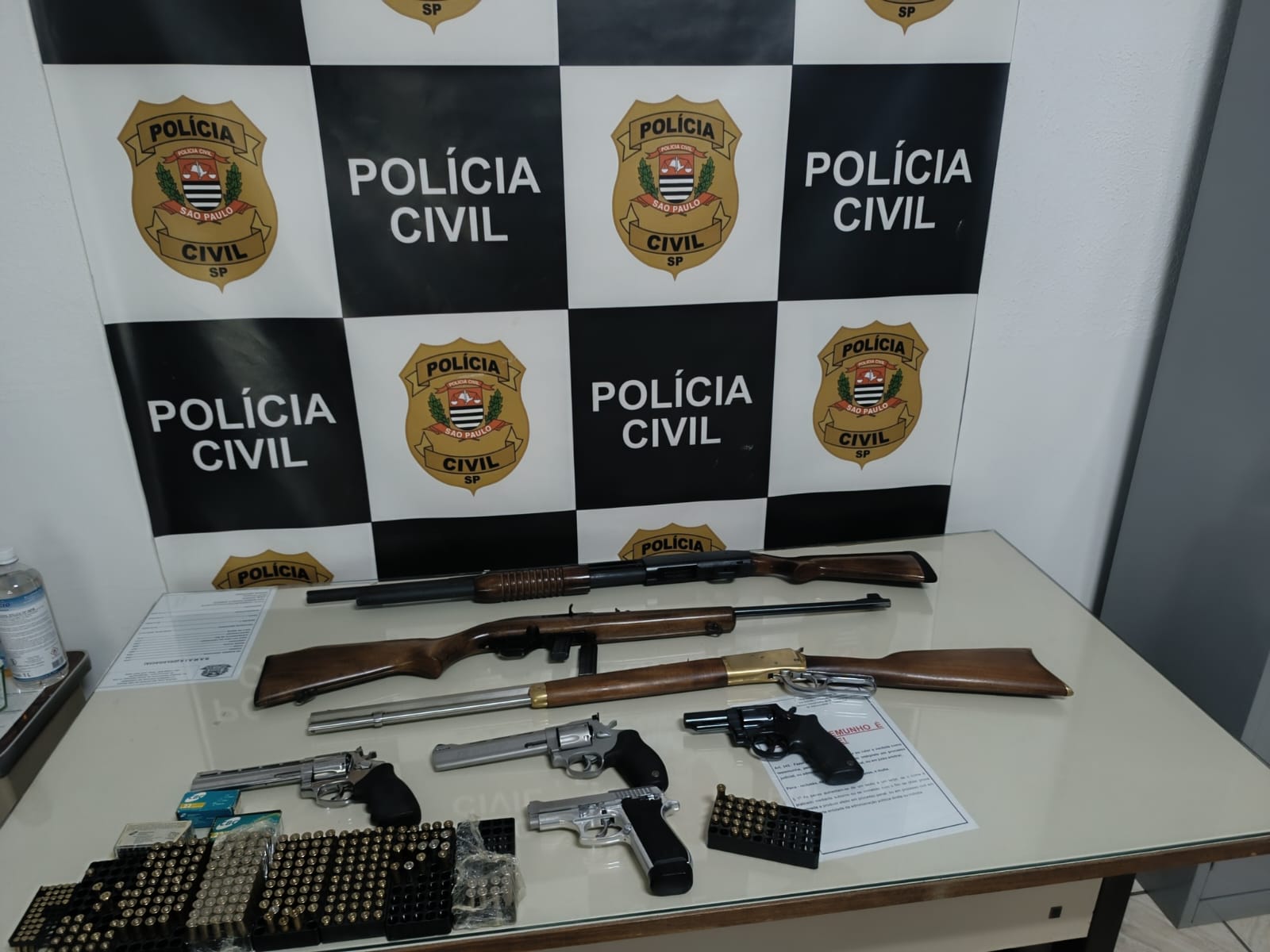 Operação da Polícia Civil prende colecionador com arsenal de armas ilegal em Campinas