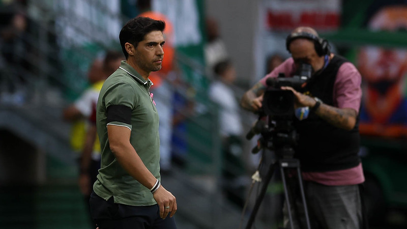 Técnico Abel Ferreira lamenta erros na derrota do Palmeiras em clássico