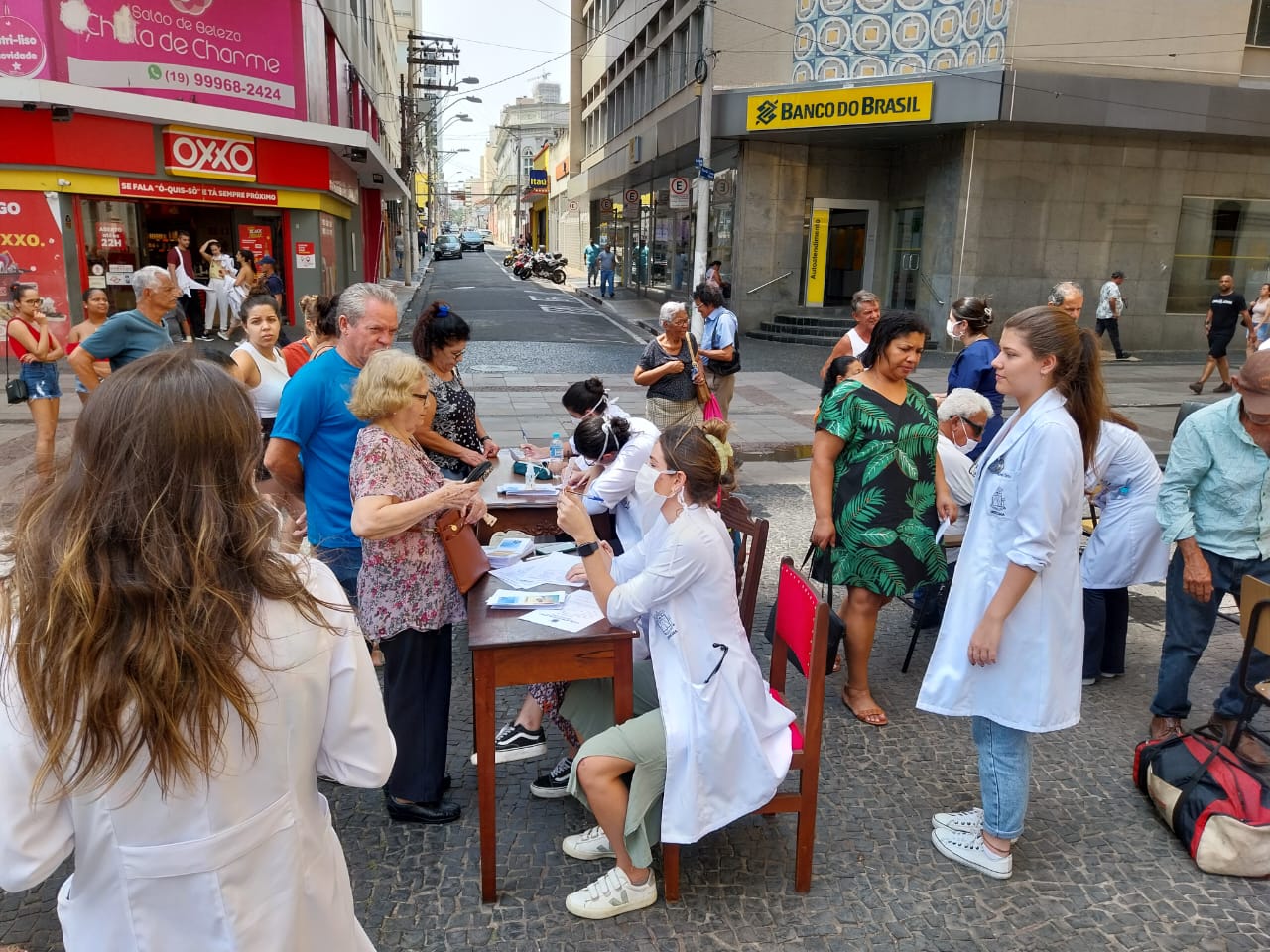 PUCC presta serviços à população dentro da Jornada Mundial dos Pobres