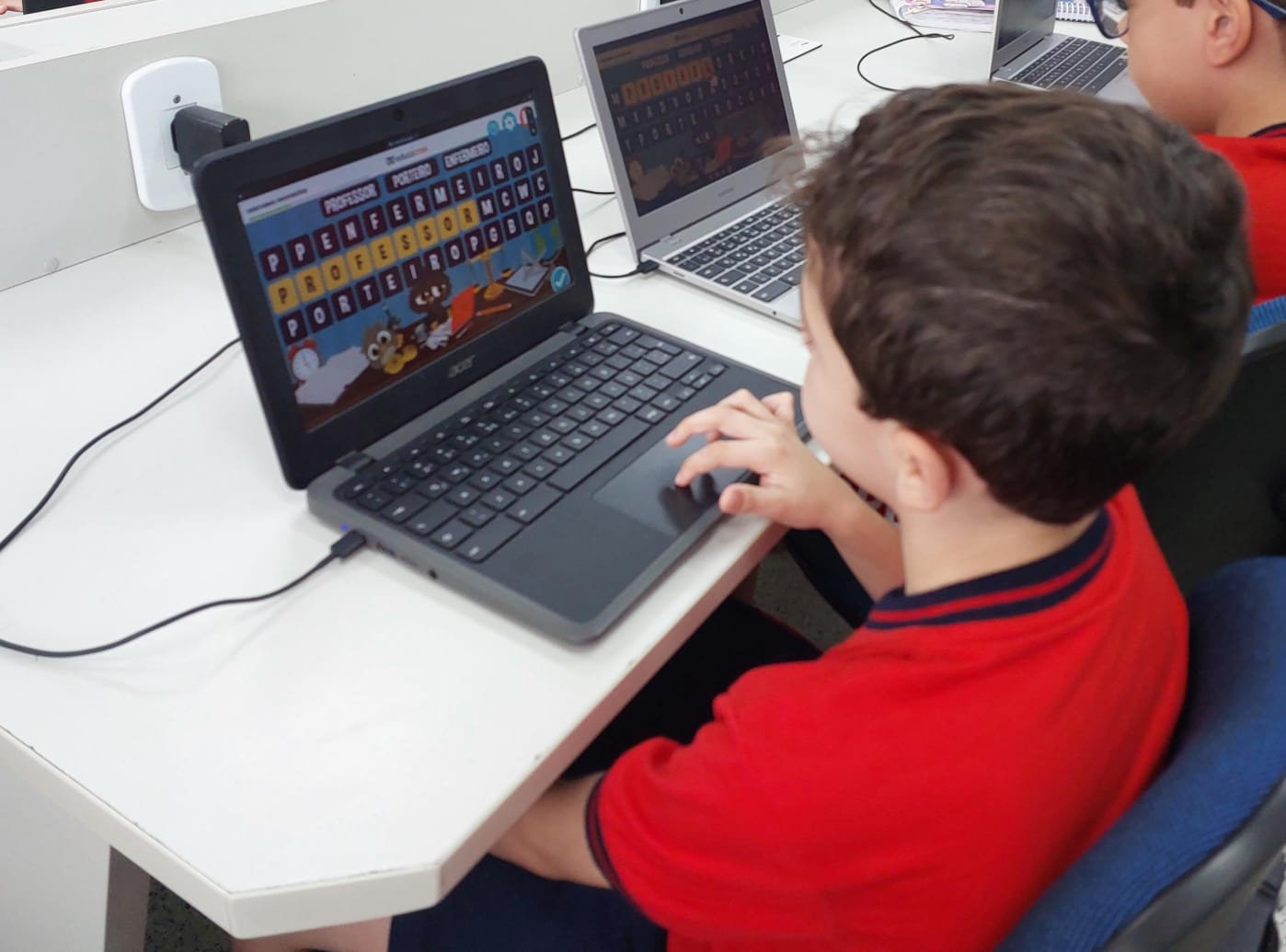Uso da tecnologia também pode auxiliar nos estudos em escolas