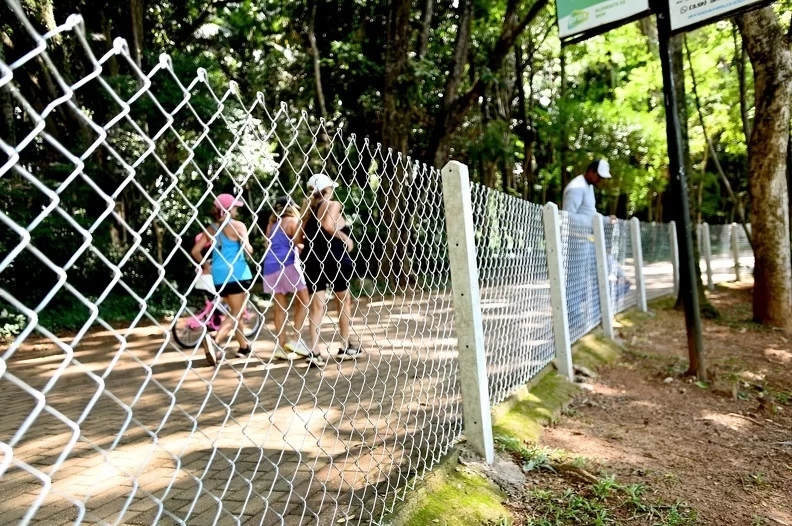 Alambrado é colocado ao redor do lago do Taquaral
