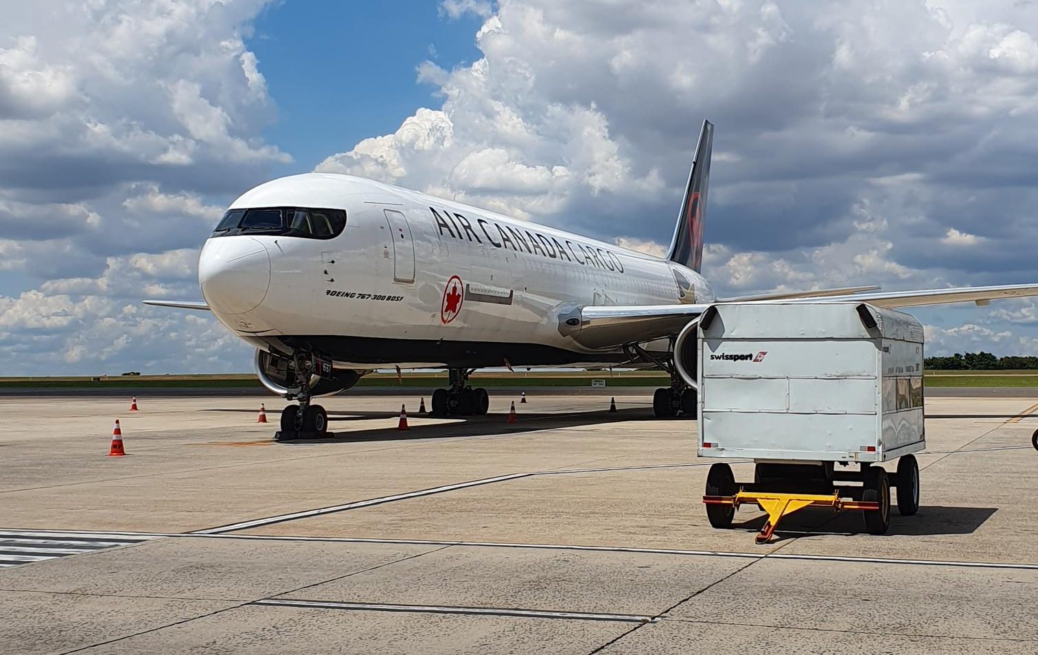 Avião da Air Canadá faz pouso inédito no Aeroporto de Viracopos, em Campinas