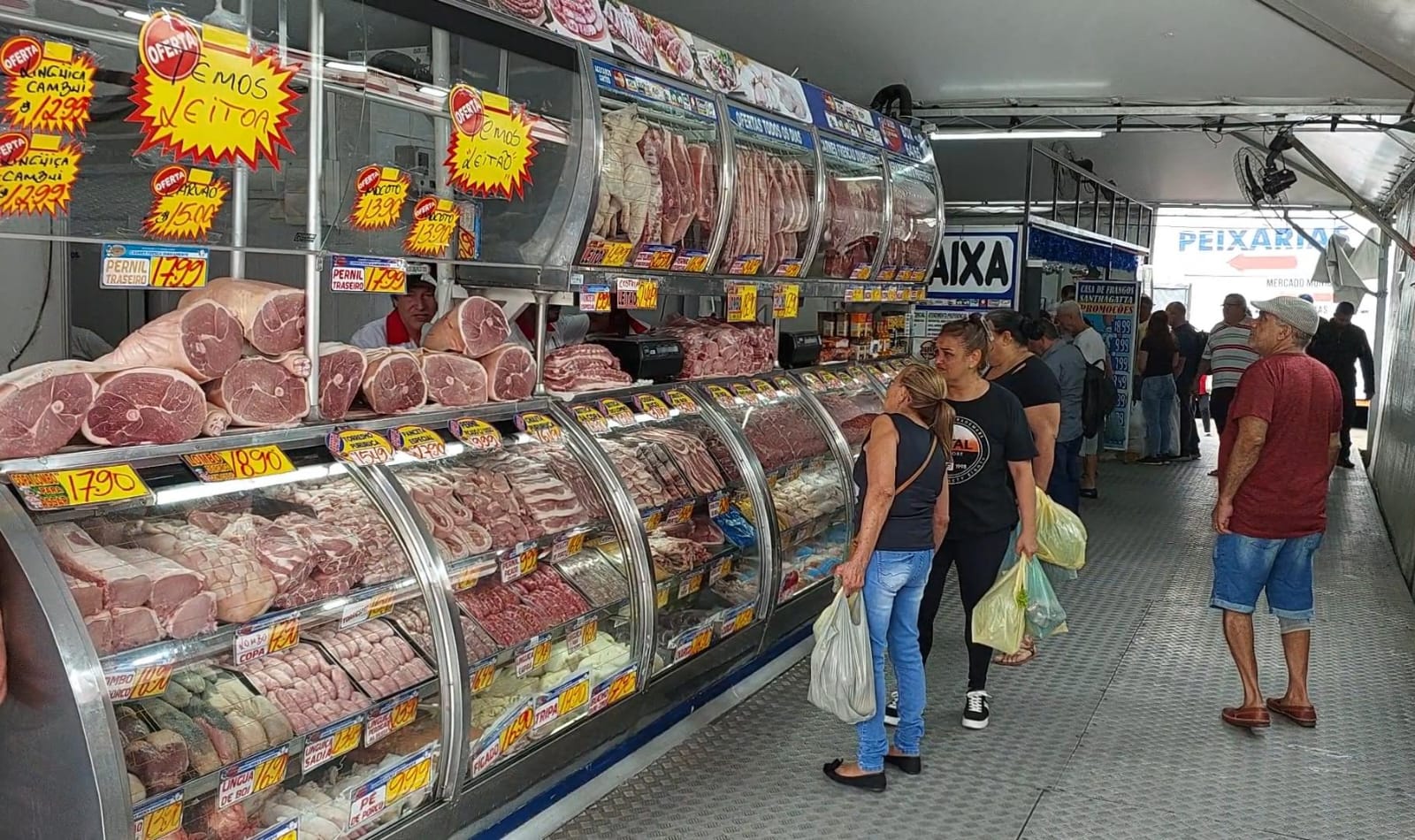 Taxa de desemprego cai e consumo nos lares aumenta no 1º trimestre do ano, diz pesquisa da ABRAS