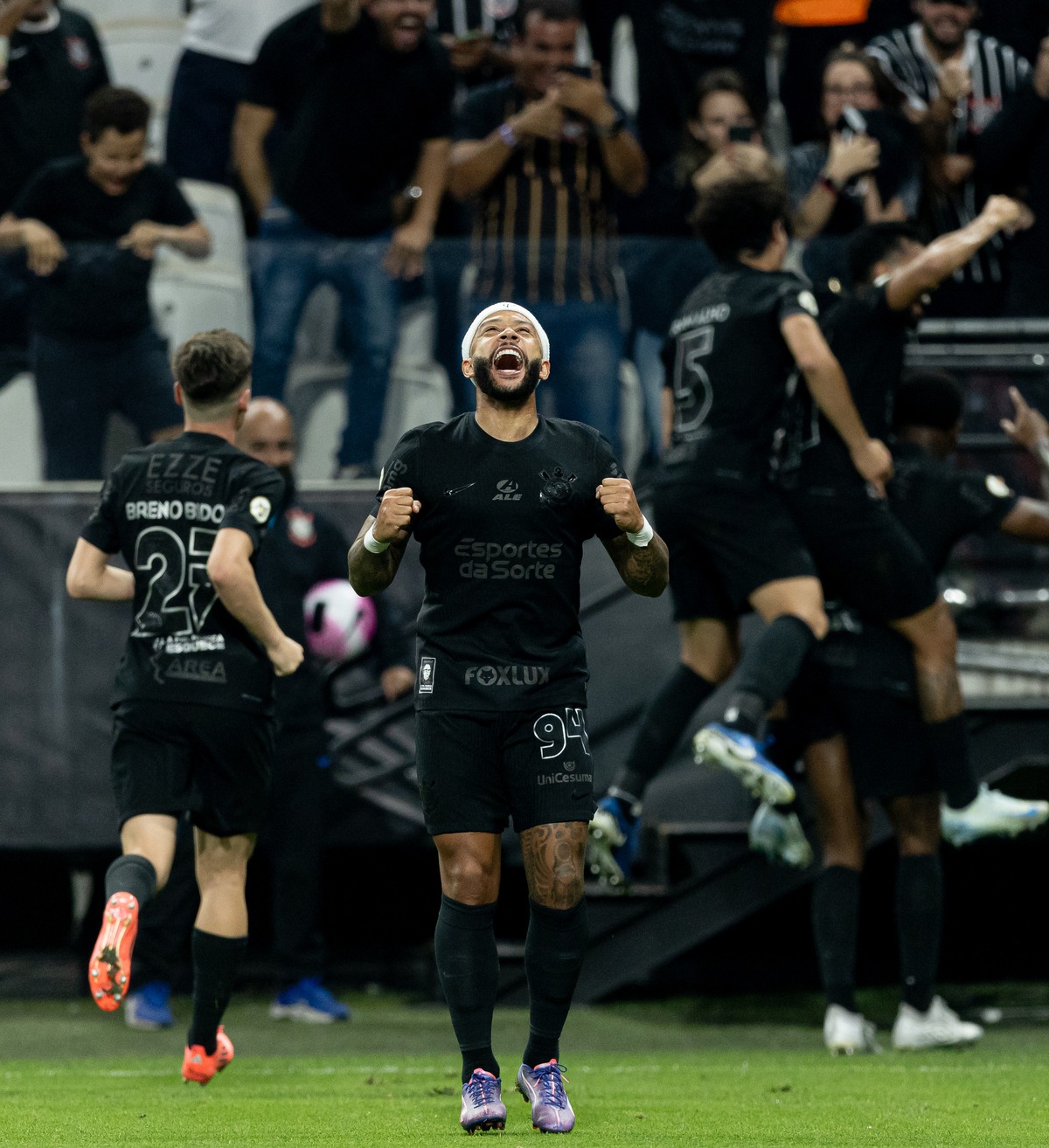 Queridinho da Fiel, Memphis Depay fala em títulos para 2025 no Corinthians