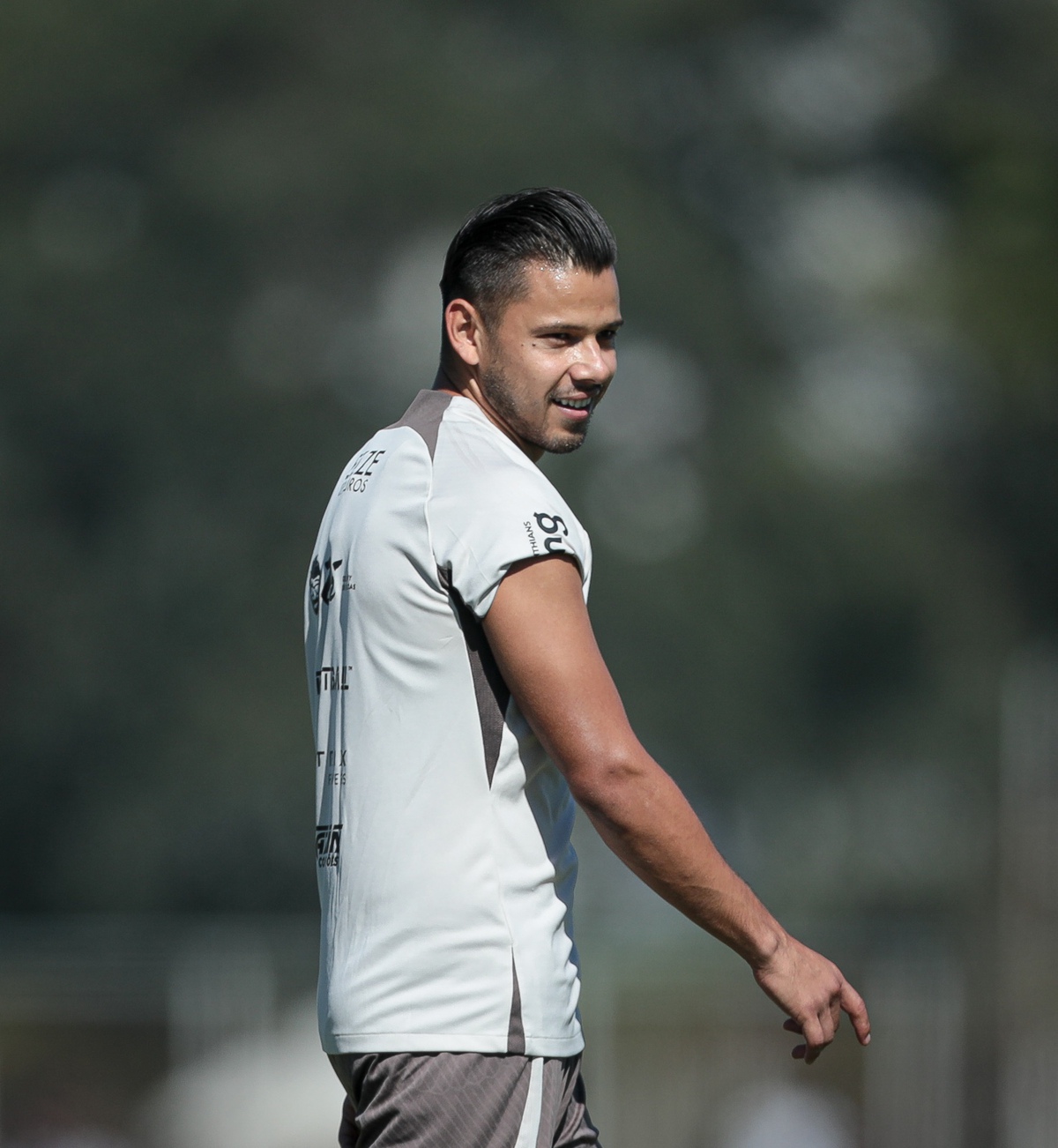 Corinthians oficializa renovação de contrato de Angel Romero - CBN ...