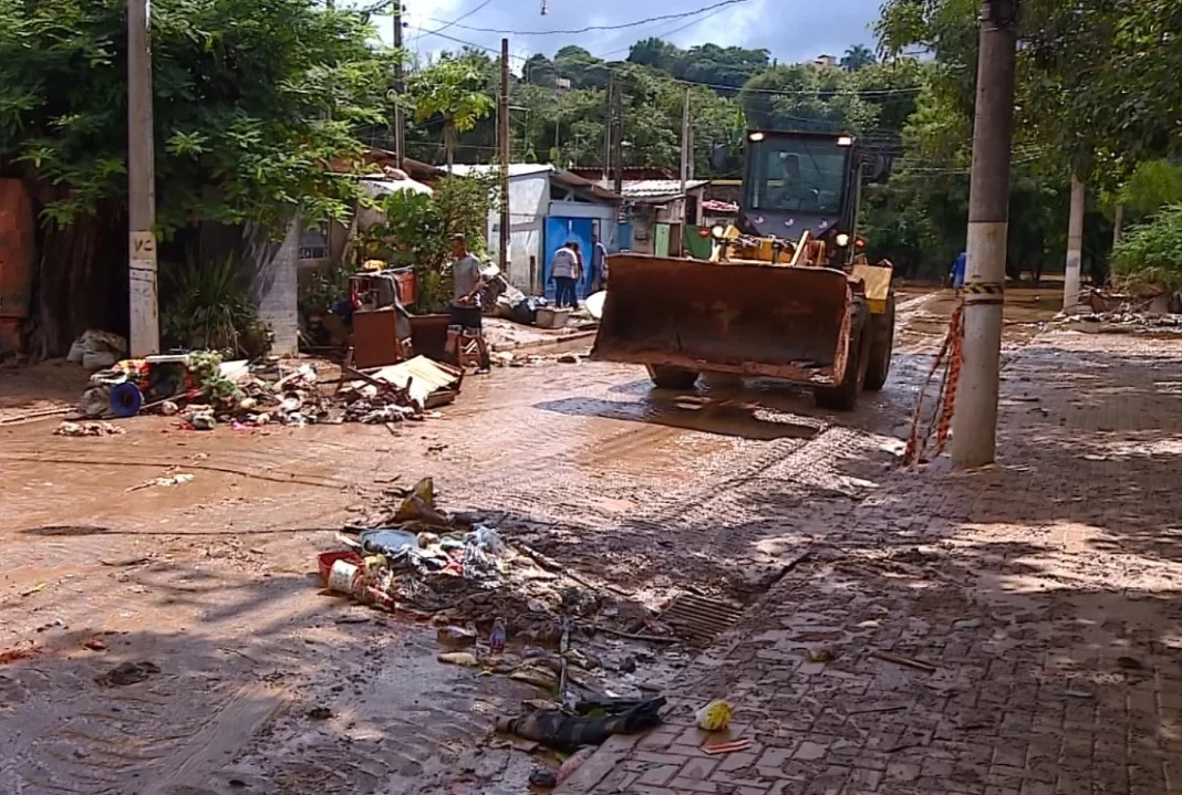 Famílias de Sousas começam a retornas às casas após enchentes no Distrito de Campinas 