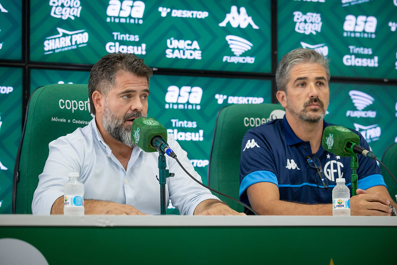 Guarani fecha com técnico Maurício Souza para 2025