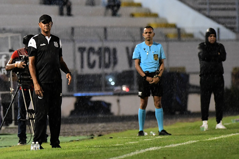Com negociações frias nesta semana, comissão técnica sofre mudanças na Ponte Preta