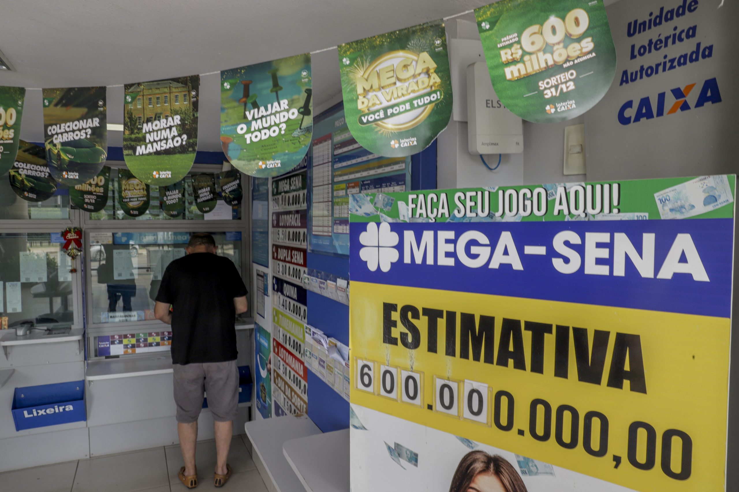 Prêmio histórico de R$ 600 milhões movimenta casas lotéricas e congestiona site da Caixa