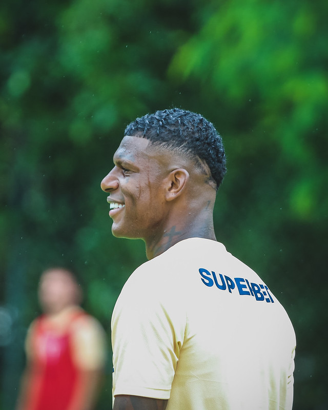 Empresários oferecem Arboleda ao Cruzeiro. São Paulo conta com zagueiro para 2025