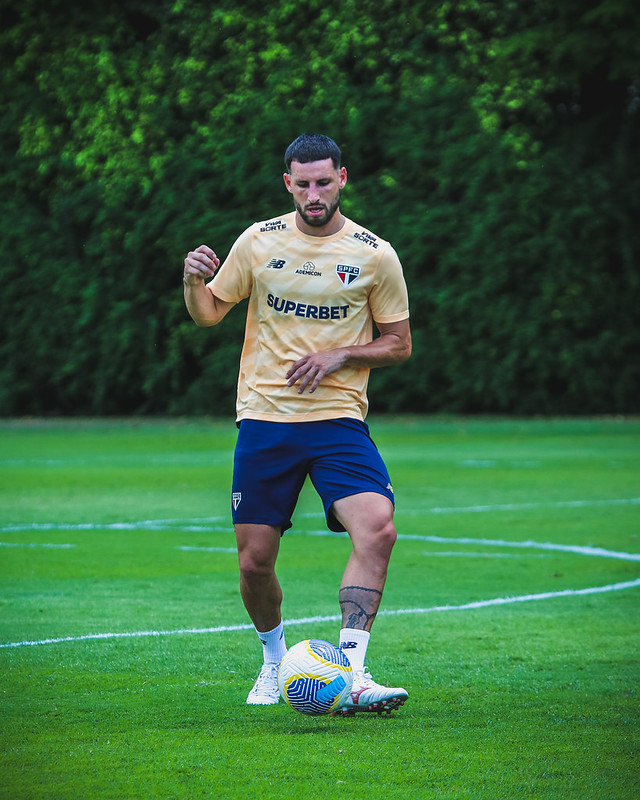Sem Rafinha para 2025, Calleri deve ser o capitão do São Paulo
