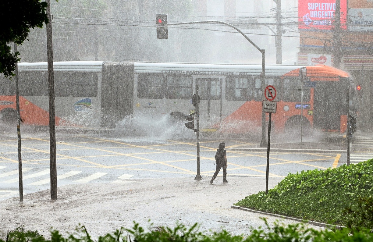 Defesa Civil estende alerta de temporais para a região de Campinas até quarta-feira