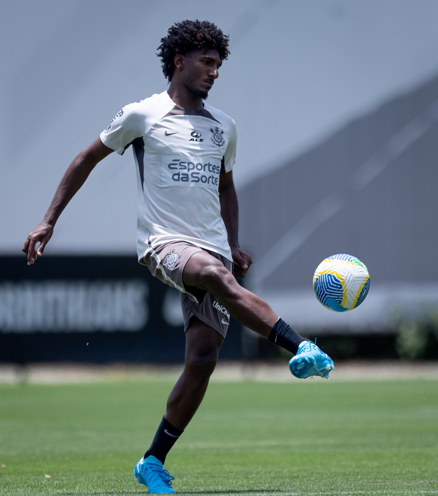 Destaque no início da temporada, Talles Magno não sente a pressão no Corinthians