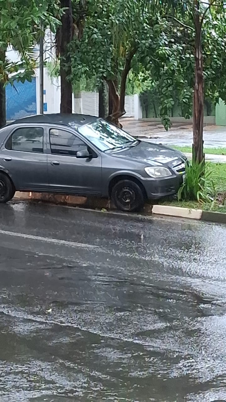 Forte chuva provoca alagamentos e enxurradas em Campinas
