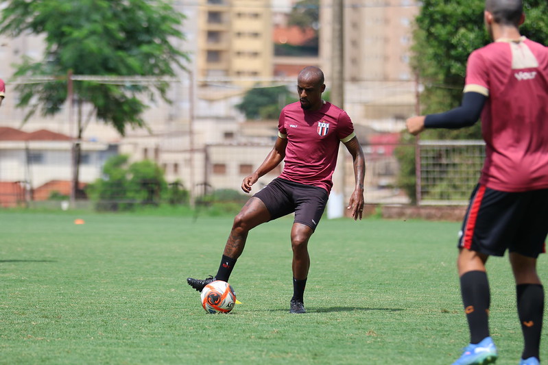 Lateral-direito, ex-Ponte, celebra retorno ao Botafogo-SP