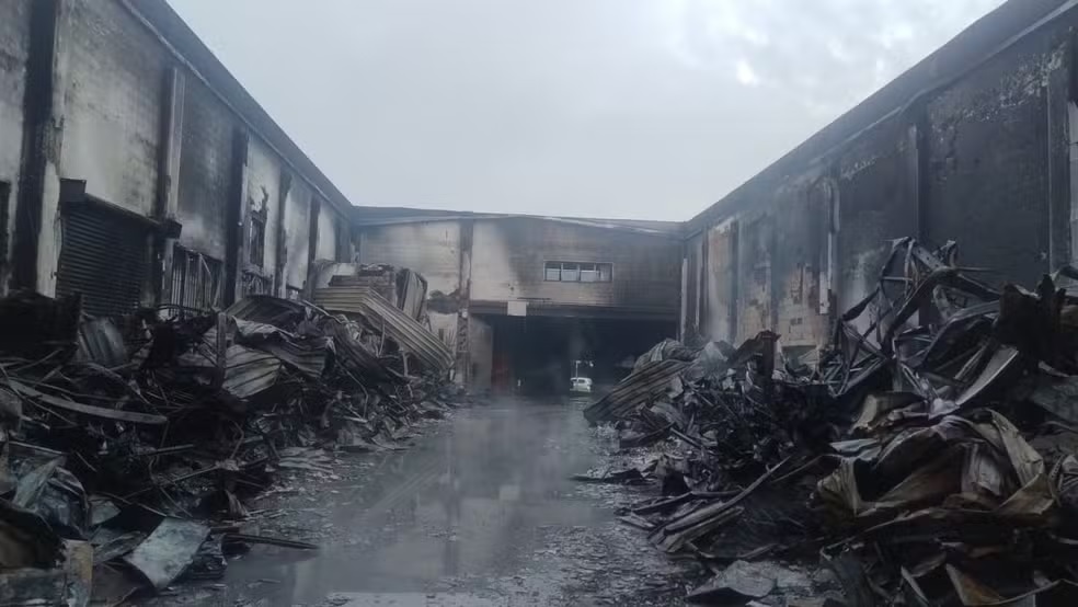 Loja de utilidades é interditada após incêndio em Limeira