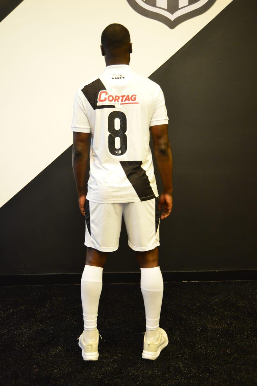 Ponte Preta lança novo uniforme inspirado nos anos 90