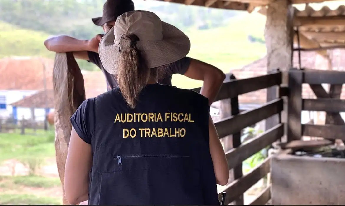 Restaurantes orientais e serviços domésticos concentram casos de trabalho análogo à escravidão, afirma procurador